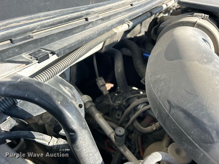 image for item MO9146 2013 Chevrolet Silverado 3500HD  Ext. Cab flatbed pickup truck