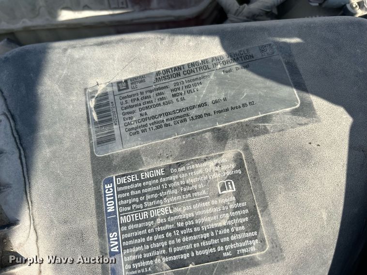 image for item MO9146 2013 Chevrolet Silverado 3500HD  Ext. Cab flatbed pickup truck