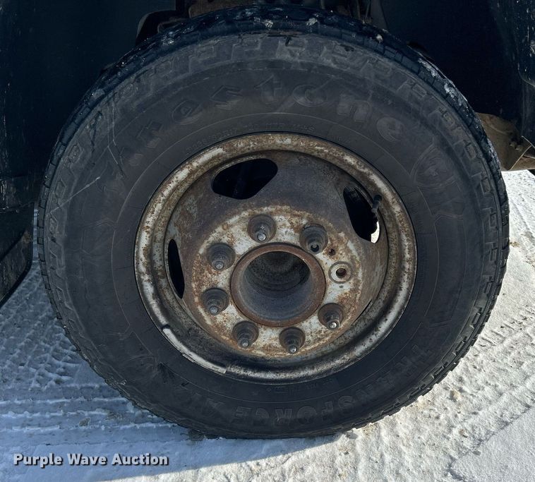 image for item MO9146 2013 Chevrolet Silverado 3500HD  Ext. Cab flatbed pickup truck