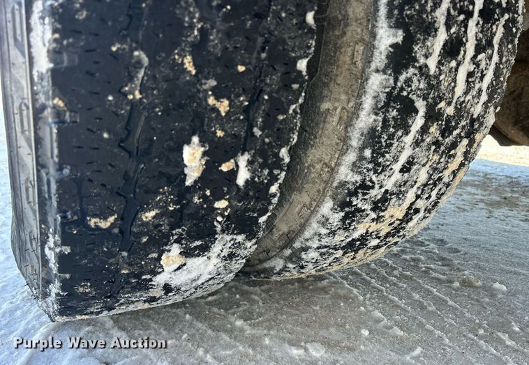 image for item MO9146 2013 Chevrolet Silverado 3500HD  Ext. Cab flatbed pickup truck