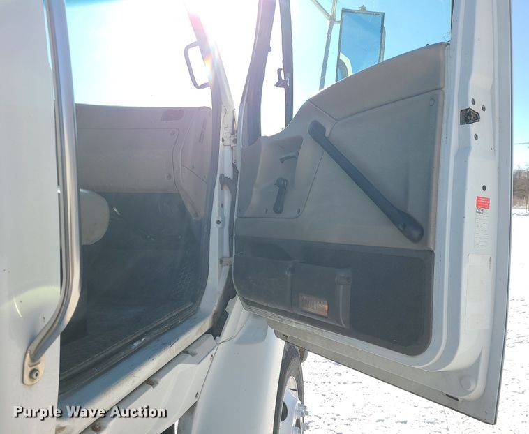 image for item MQ9568 2007 Sterling L-Line dump truck