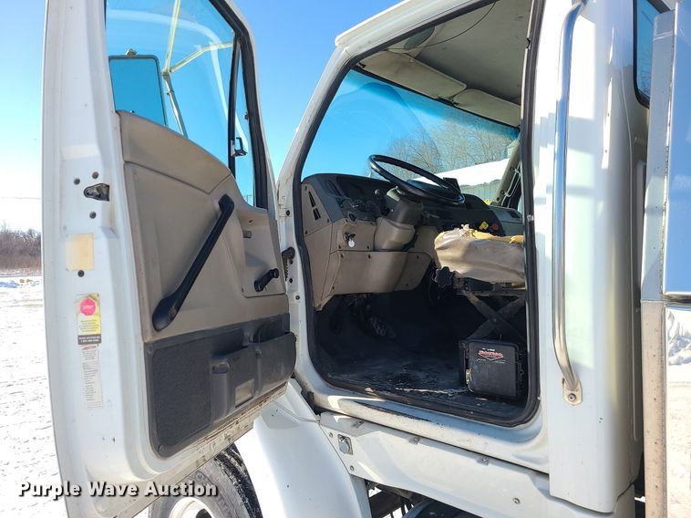 image for item MQ9568 2007 Sterling L-Line dump truck