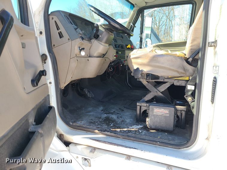 image for item MQ9568 2007 Sterling L-Line dump truck