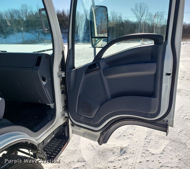 image for item MQ9569 2020 Isuzu  NPR rollback truck