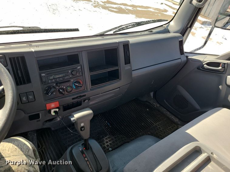 image for item MQ9569 2020 Isuzu  NPR rollback truck