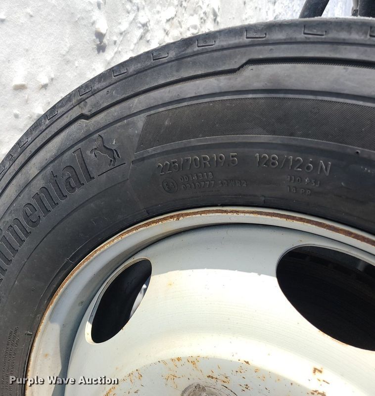 image for item MQ9569 2020 Isuzu  NPR rollback truck