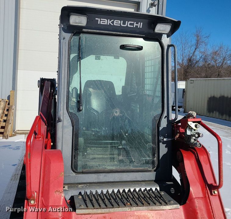 image for item MQ9570 2018 Takeuchi  TL8 tracked skid steer loader