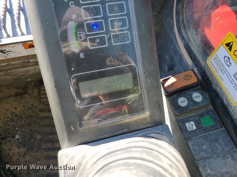 image for item MQ9570 2018 Takeuchi  TL8 tracked skid steer loader