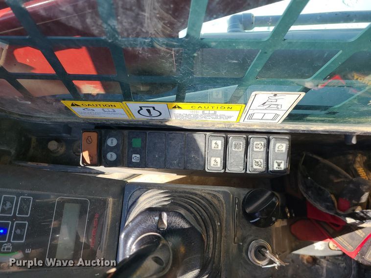 image for item MQ9570 2018 Takeuchi  TL8 tracked skid steer loader