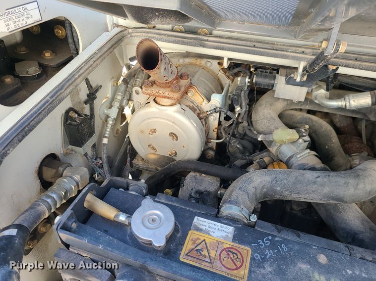 image for item MQ9570 2018 Takeuchi  TL8 tracked skid steer loader