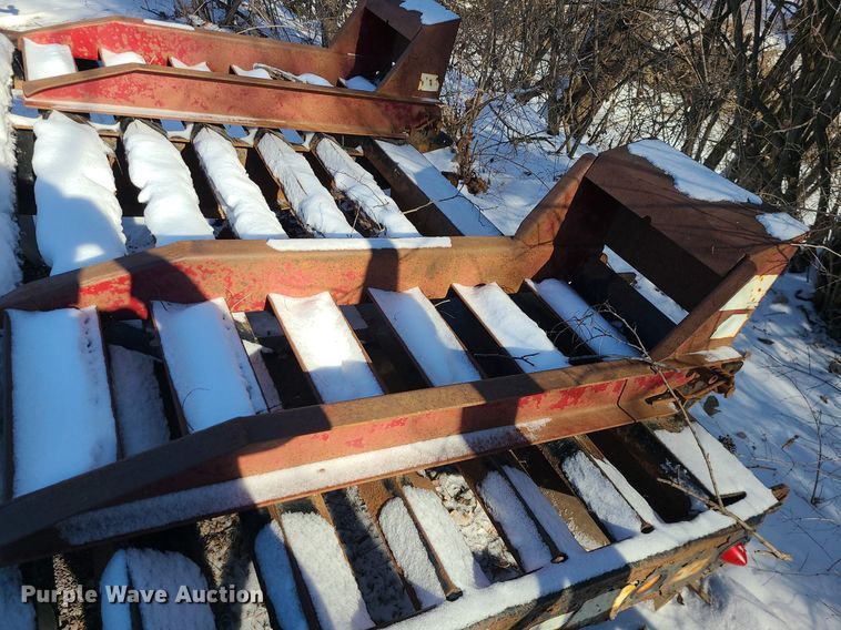 image for item MQ9571 2009 Towmaster T-20 equipment trailer