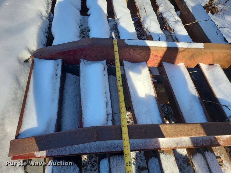 image for item MQ9571 2009 Towmaster T-20 equipment trailer