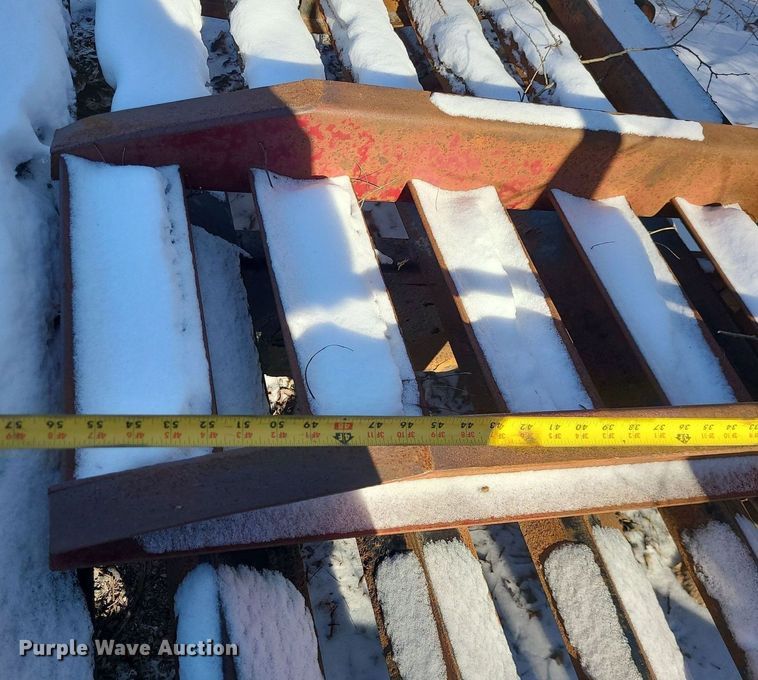 image for item MQ9571 2009 Towmaster T-20 equipment trailer