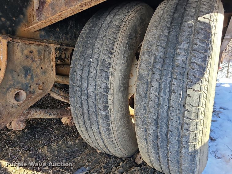 image for item MQ9571 2009 Towmaster T-20 equipment trailer