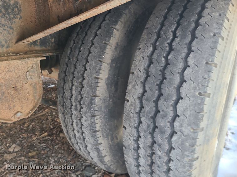 image for item MQ9571 2009 Towmaster T-20 equipment trailer