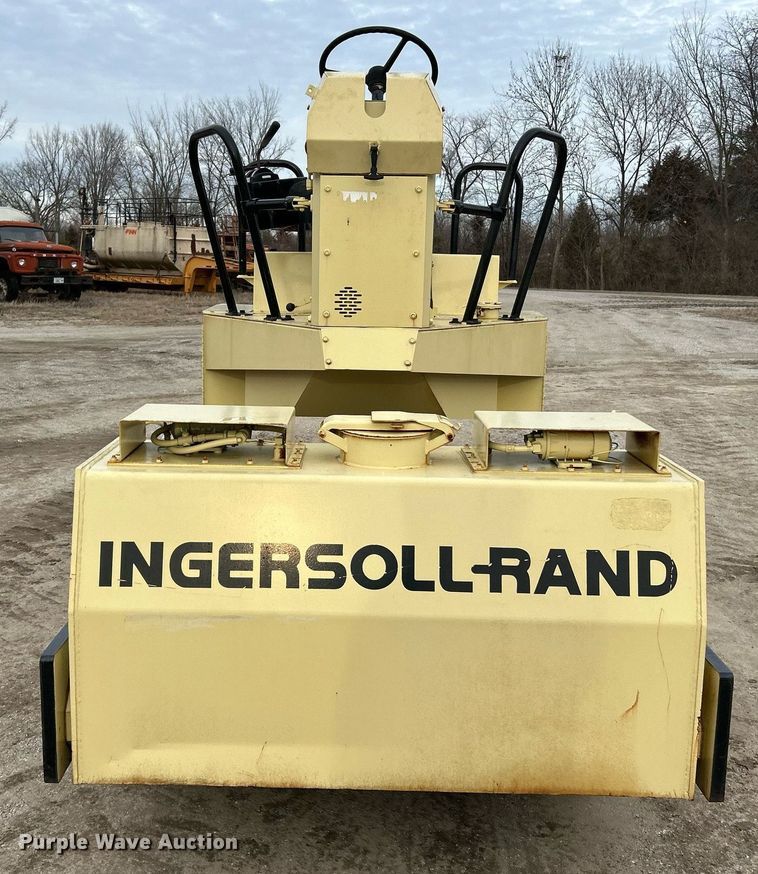 image for item NE9717 1992 Ingersoll Rand DD-65 double drum roller