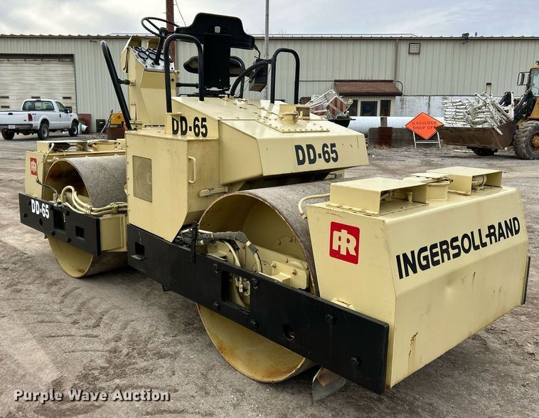 image for item NE9717 1992 Ingersoll Rand DD-65 double drum roller
