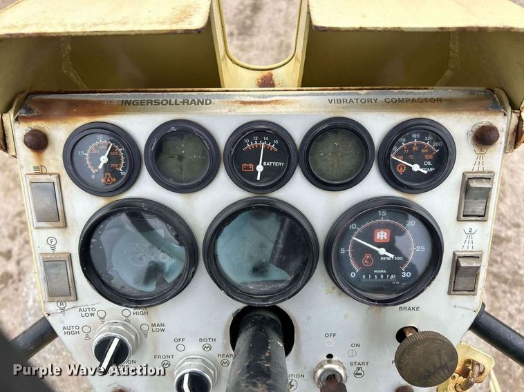 image for item NE9717 1992 Ingersoll Rand DD-65 double drum roller