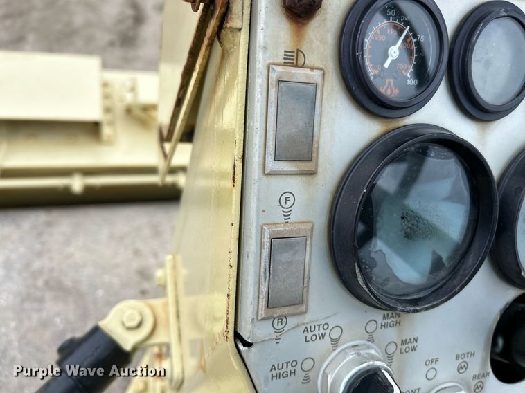 image for item NE9717 1992 Ingersoll Rand DD-65 double drum roller