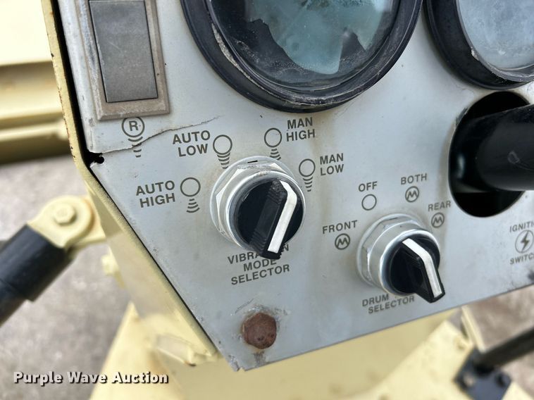 image for item NE9717 1992 Ingersoll Rand DD-65 double drum roller