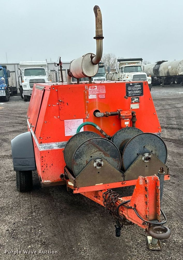 image for item NI9740 1995 LeROI Q175DJ-E air compressor