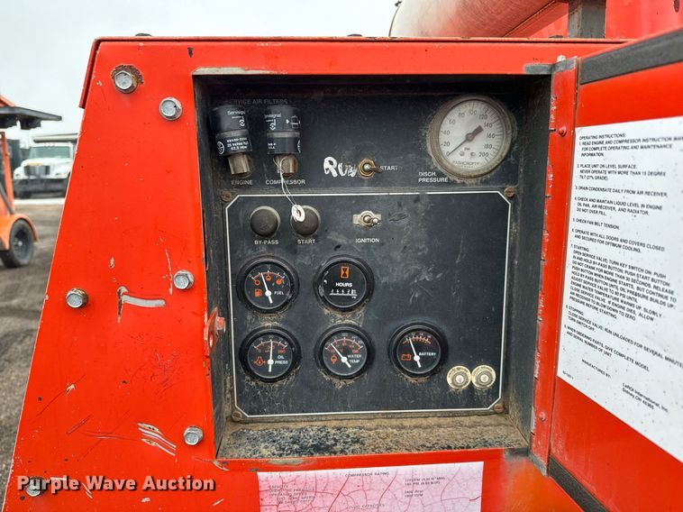 image for item NI9740 1995 LeROI Q175DJ-E air compressor