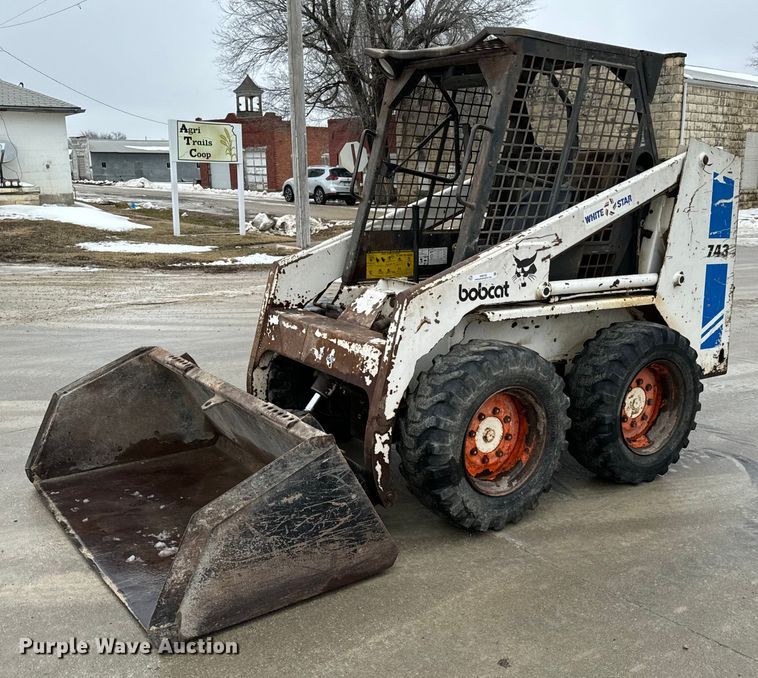 image for item NI9745 1989 Bobcat 743 skid steer loader