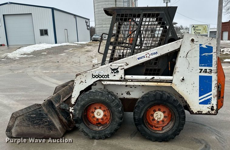 image for item NI9745 1989 Bobcat 743 skid steer loader