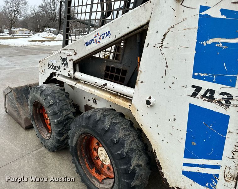 image for item NI9745 1989 Bobcat 743 skid steer loader