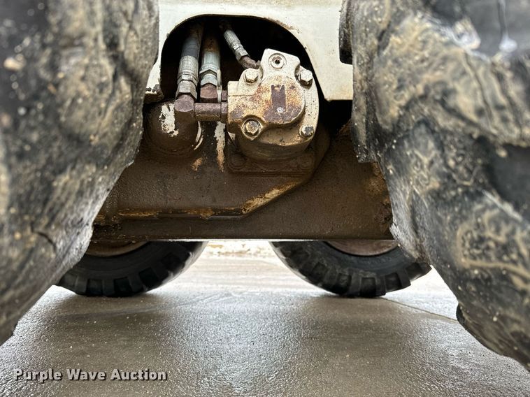 image for item NI9745 1989 Bobcat 743 skid steer loader