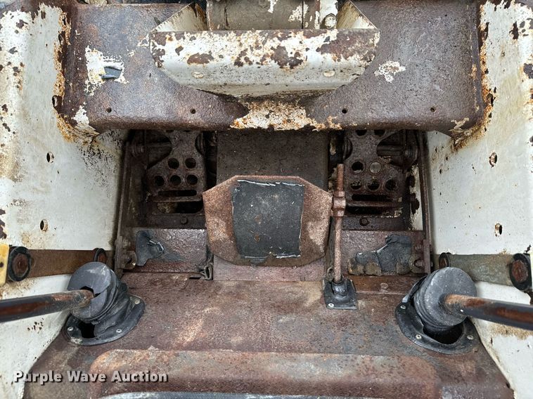 image for item NI9745 1989 Bobcat 743 skid steer loader