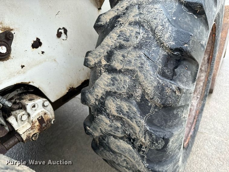 image for item NI9745 1989 Bobcat 743 skid steer loader