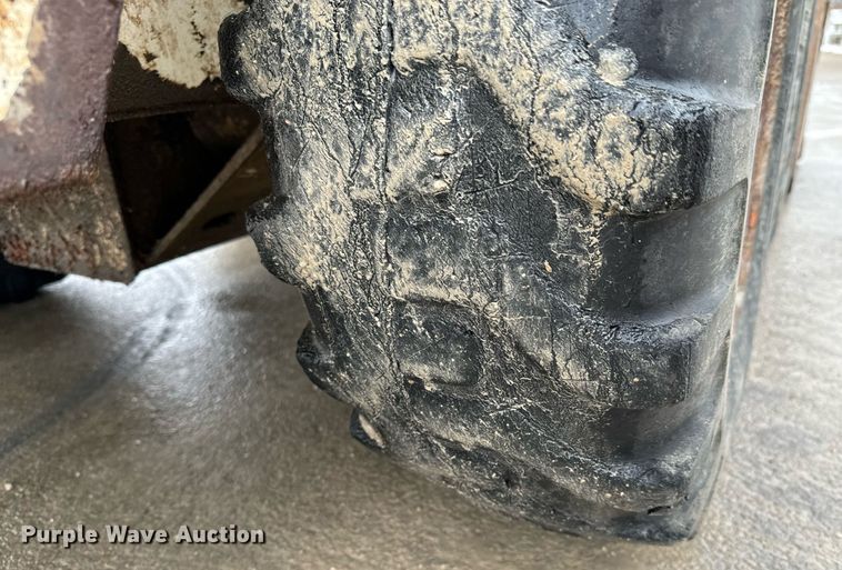 image for item NI9745 1989 Bobcat 743 skid steer loader