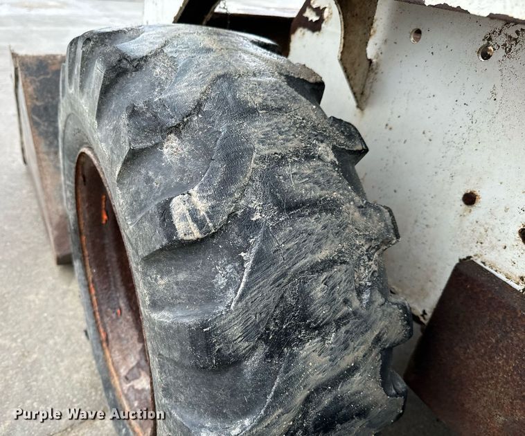 image for item NI9745 1989 Bobcat 743 skid steer loader