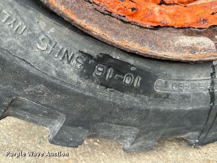 image for item NI9745 1989 Bobcat 743 skid steer loader