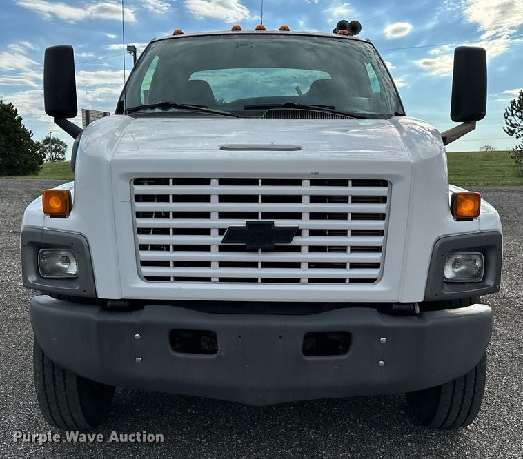 image for item NQ9401 2005 Chevrolet  C7500 utility / service truck