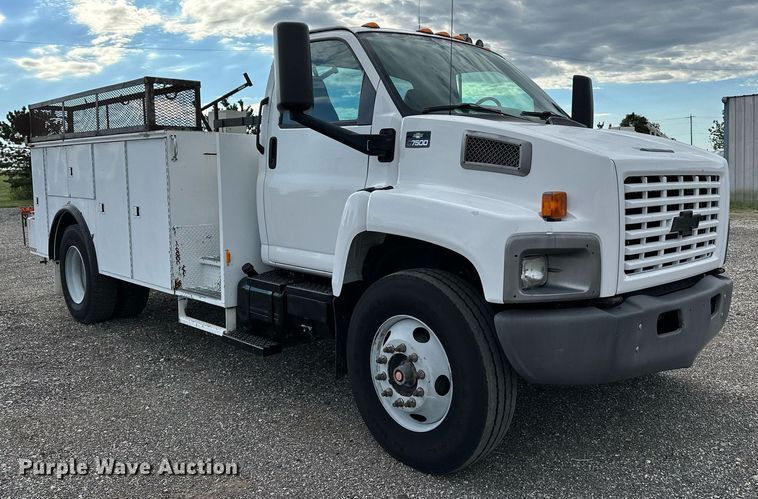 image for item NQ9401 2005 Chevrolet  C7500 utility / service truck
