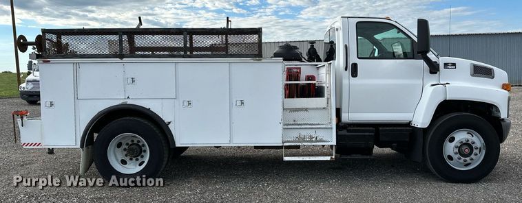 image for item NQ9401 2005 Chevrolet  C7500 utility / service truck