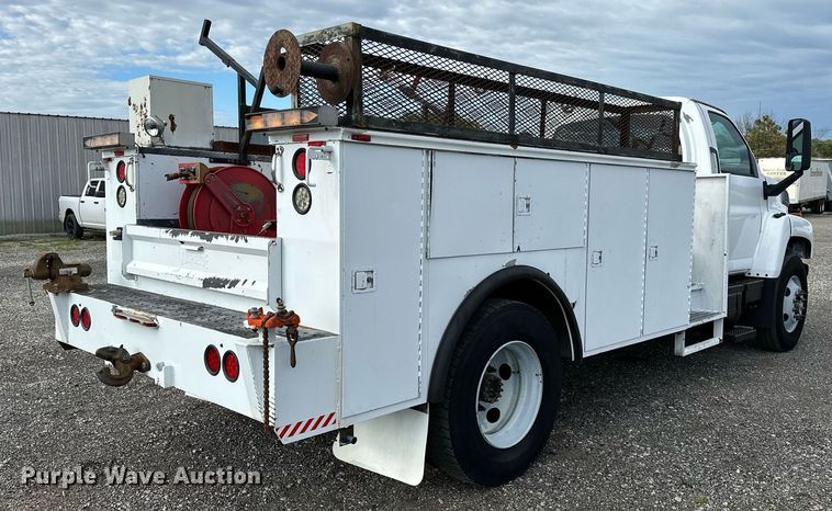 image for item NQ9401 2005 Chevrolet  C7500 utility / service truck