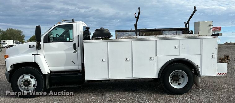 image for item NQ9401 2005 Chevrolet  C7500 utility / service truck