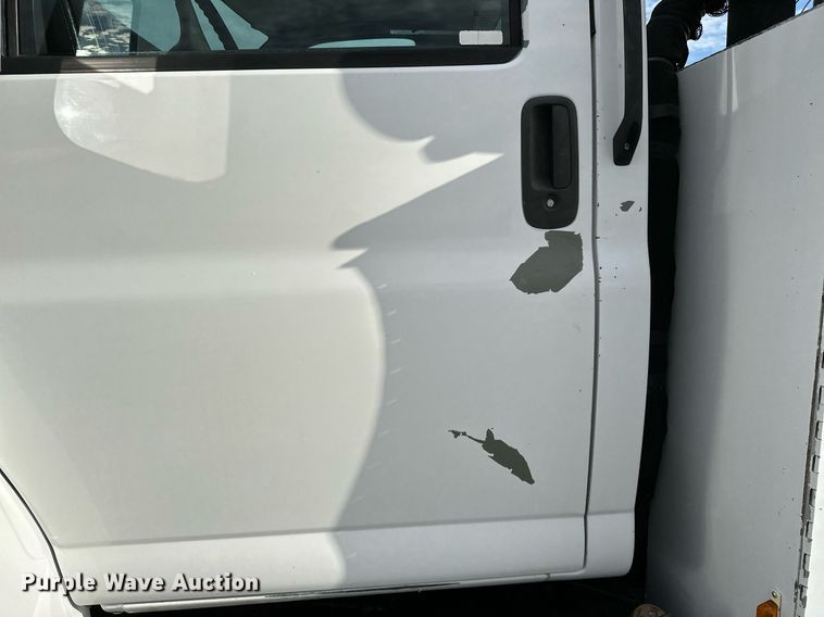 image for item NQ9401 2005 Chevrolet  C7500 utility / service truck