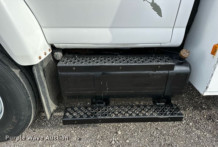 image for item NQ9401 2005 Chevrolet  C7500 utility / service truck