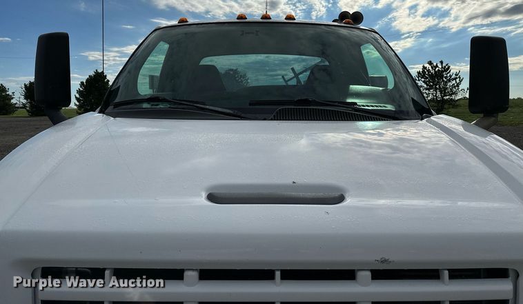 image for item NQ9401 2005 Chevrolet  C7500 utility / service truck