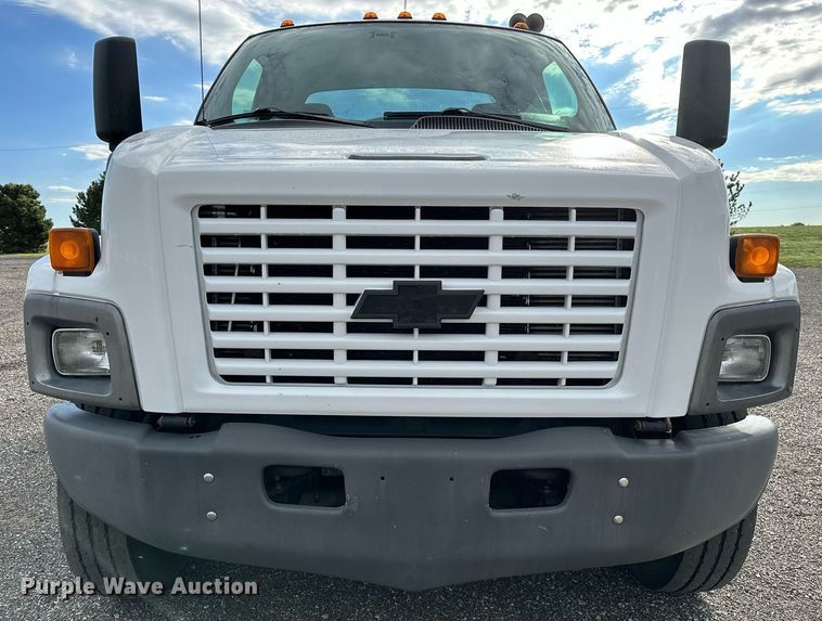 image for item NQ9401 2005 Chevrolet  C7500 utility / service truck