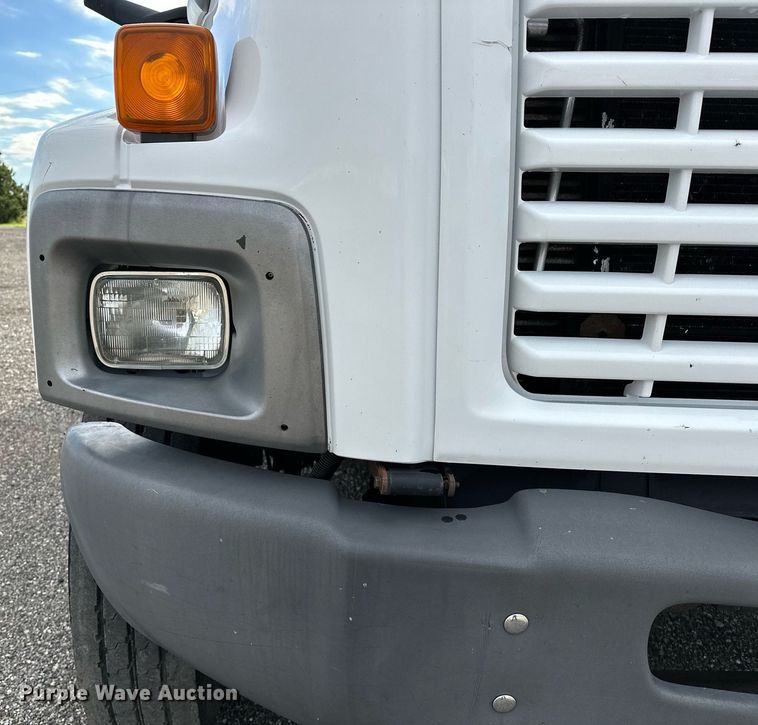 image for item NQ9401 2005 Chevrolet  C7500 utility / service truck