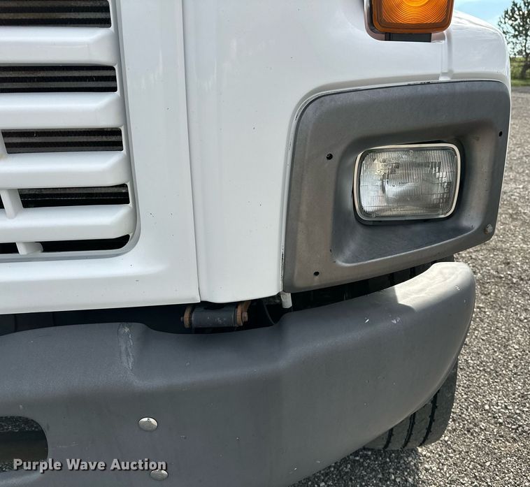 image for item NQ9401 2005 Chevrolet  C7500 utility / service truck