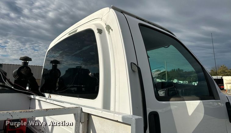 image for item NQ9401 2005 Chevrolet  C7500 utility / service truck