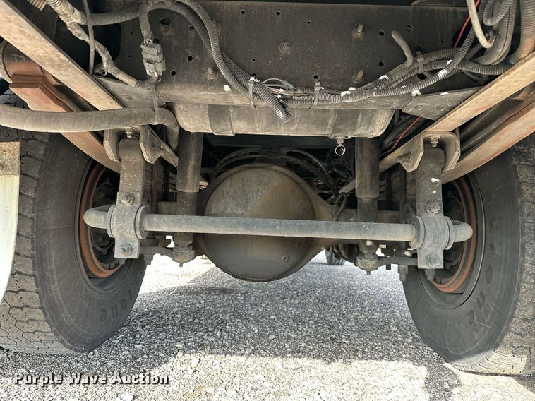 image for item NQ9401 2005 Chevrolet  C7500 utility / service truck