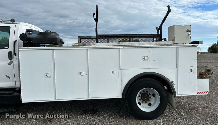 image for item NQ9401 2005 Chevrolet  C7500 utility / service truck