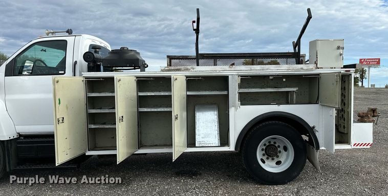 image for item NQ9401 2005 Chevrolet  C7500 utility / service truck
